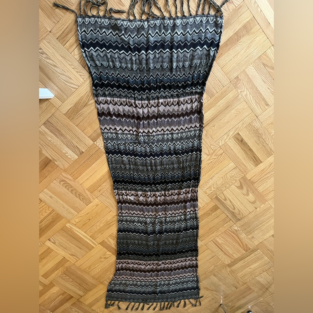 Chevron Patterned Fringe Scarf - Picture 2 of 3